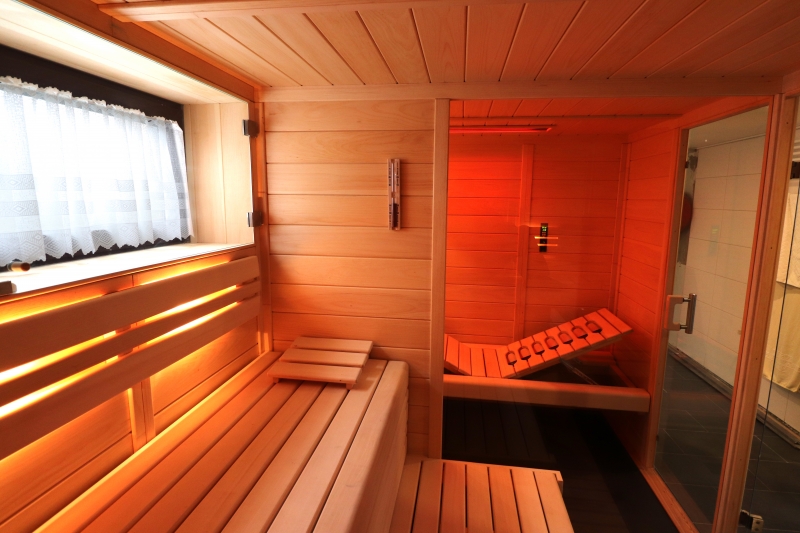 Sauna mit Fenster 25